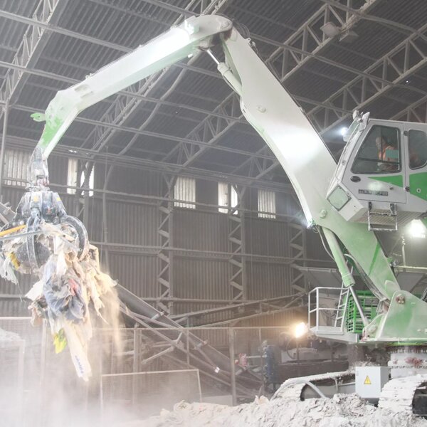 IAN SANDERSON (Site Manager at MidUK Recycling Ltd., England) recommends Cleanfix reversible fans.